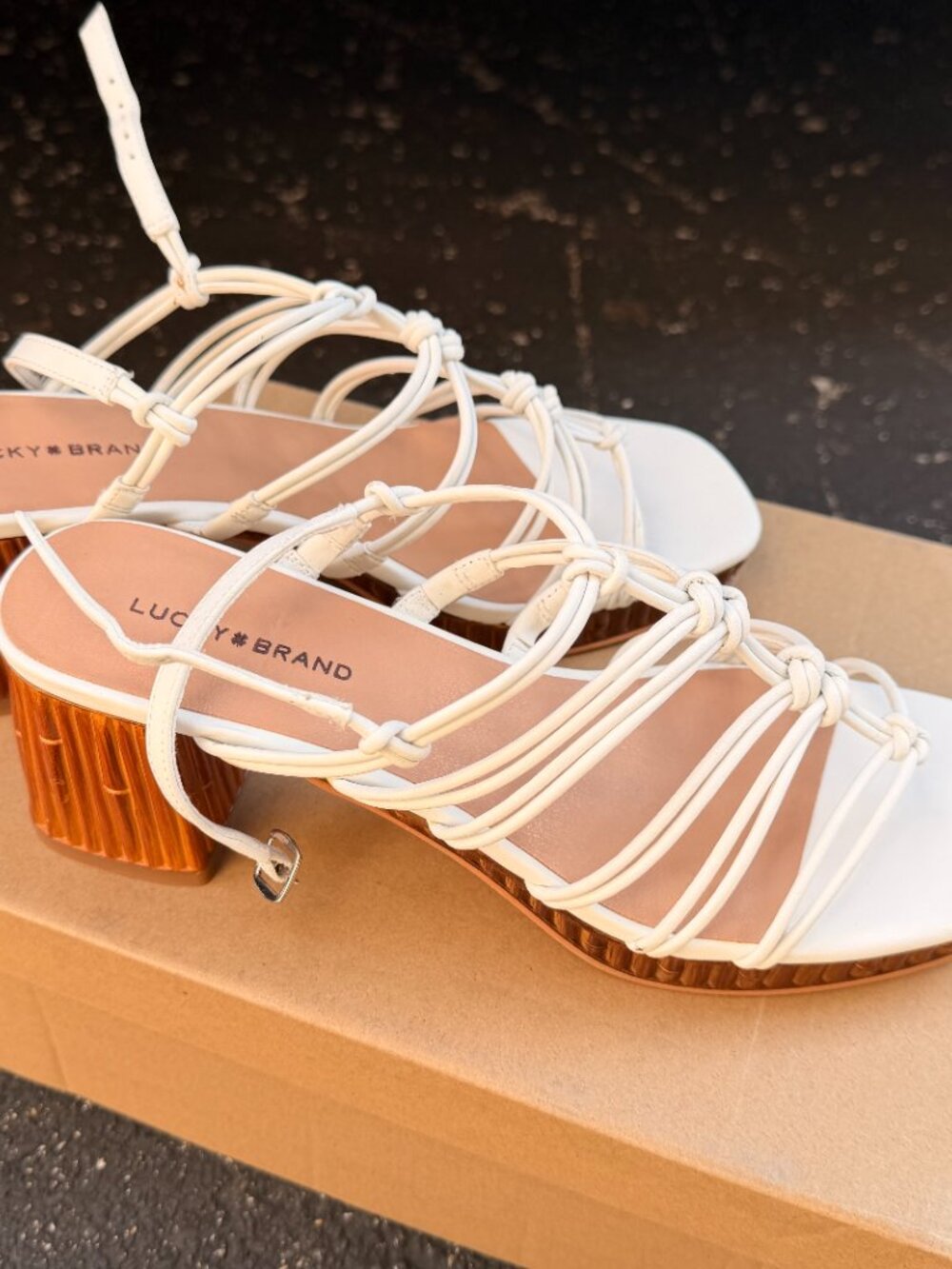 New Lucky Brand Chunky Heel Sandals Bright White Women's Size 9.5 - Picture 2 of 4